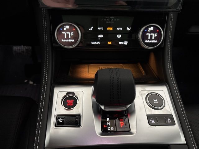 2025 Jaguar F-PACE P250 R-Dynamic S photo 16
