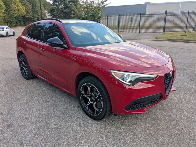 2022 Alfa Romeo Stelvio Ti photo 8