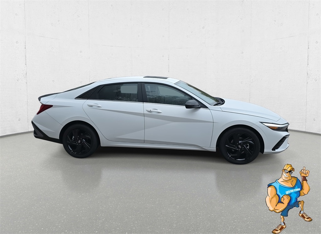 2026 Hyundai Elantra SEL Sport photo 4