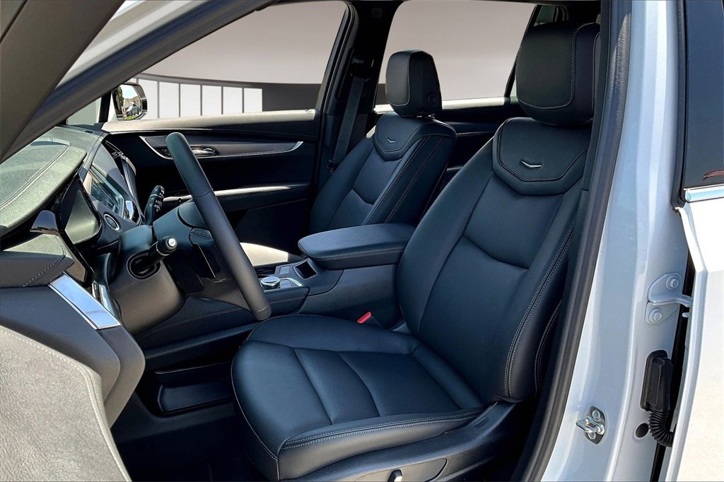 2025 Cadillac XT6 Luxury photo 9