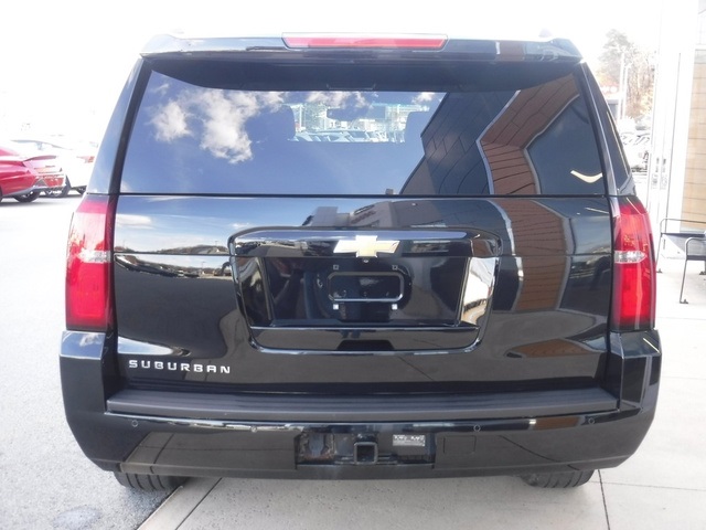 2018 Chevrolet Suburban LT photo 4