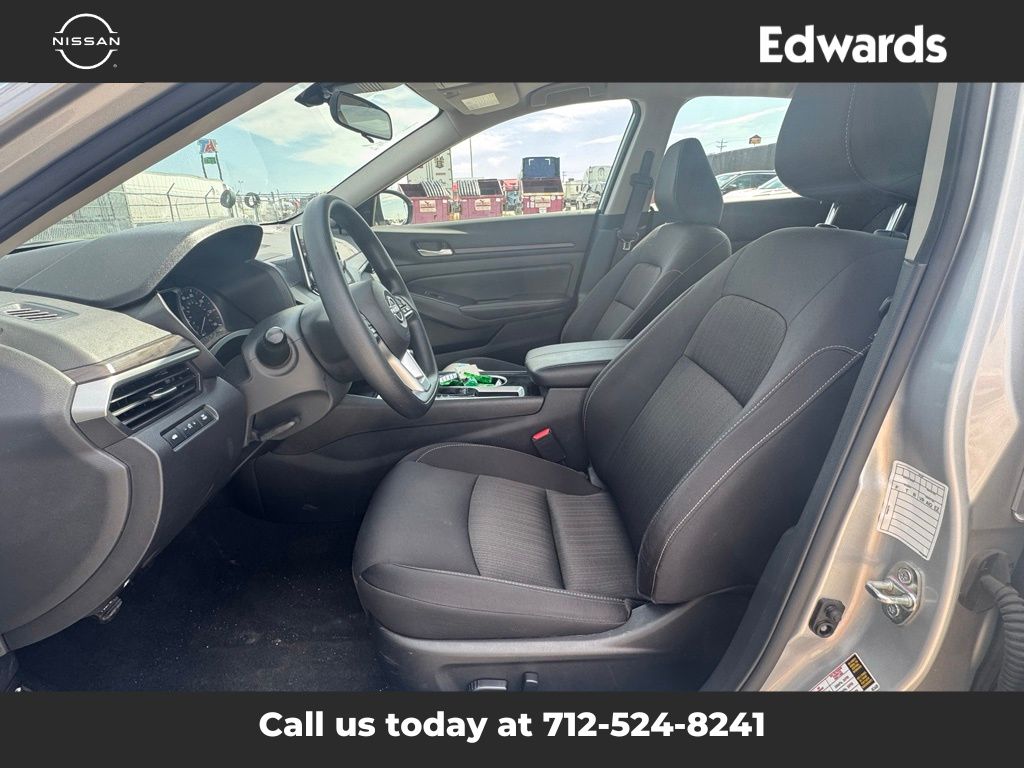 2024 Nissan Altima 2.5 SV photo 10