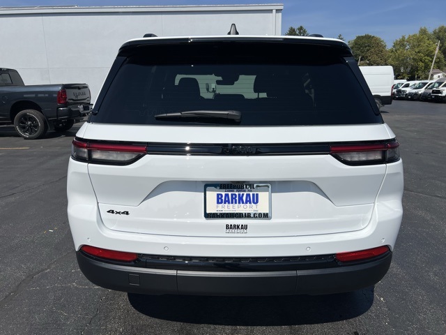 2025 Jeep Grand Cherokee Altitude photo 4