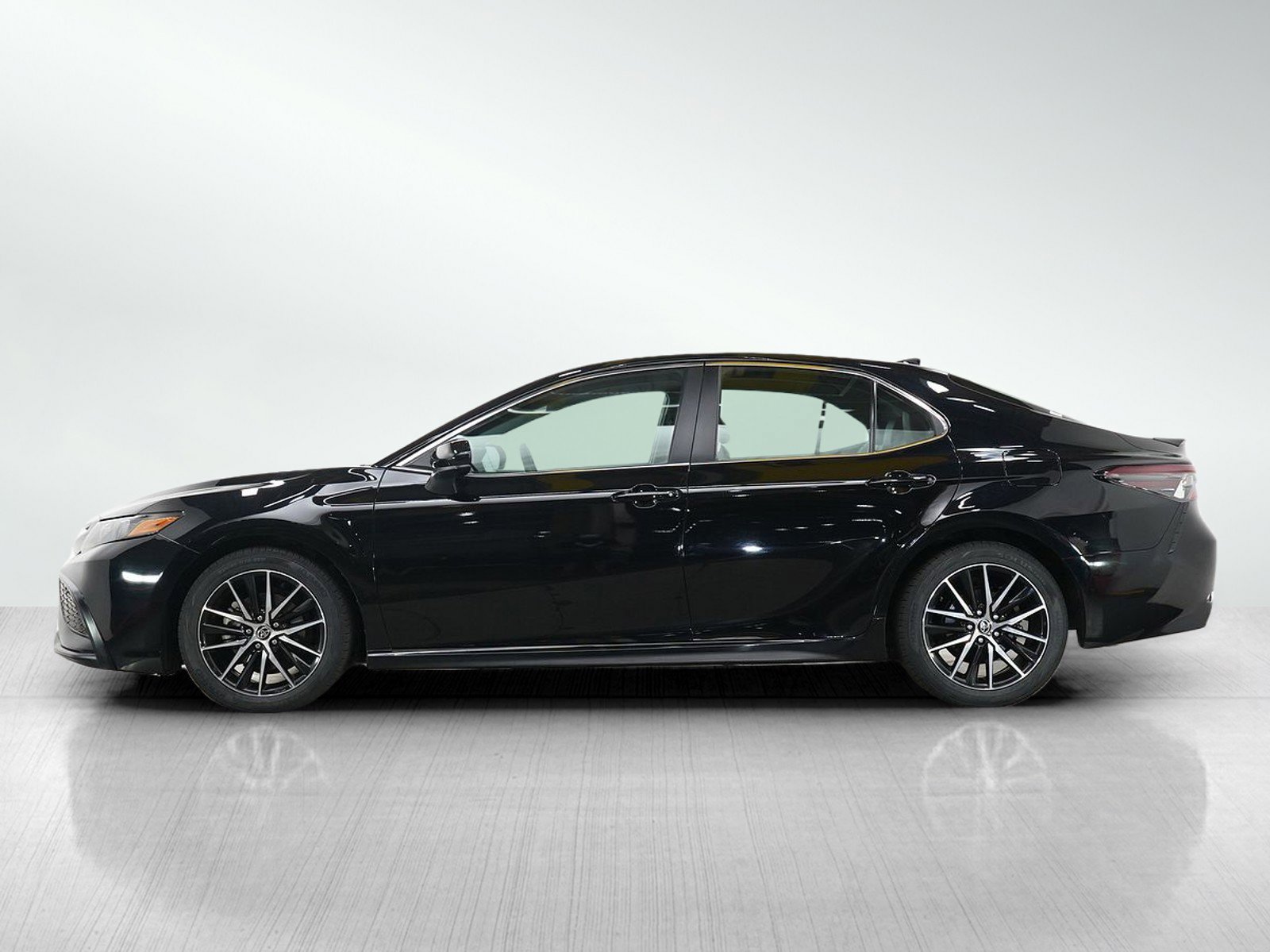 Used 2021 Toyota Camry SE with VIN 4T1G11BKXMU036398 for sale in Bloomington, Minnesota