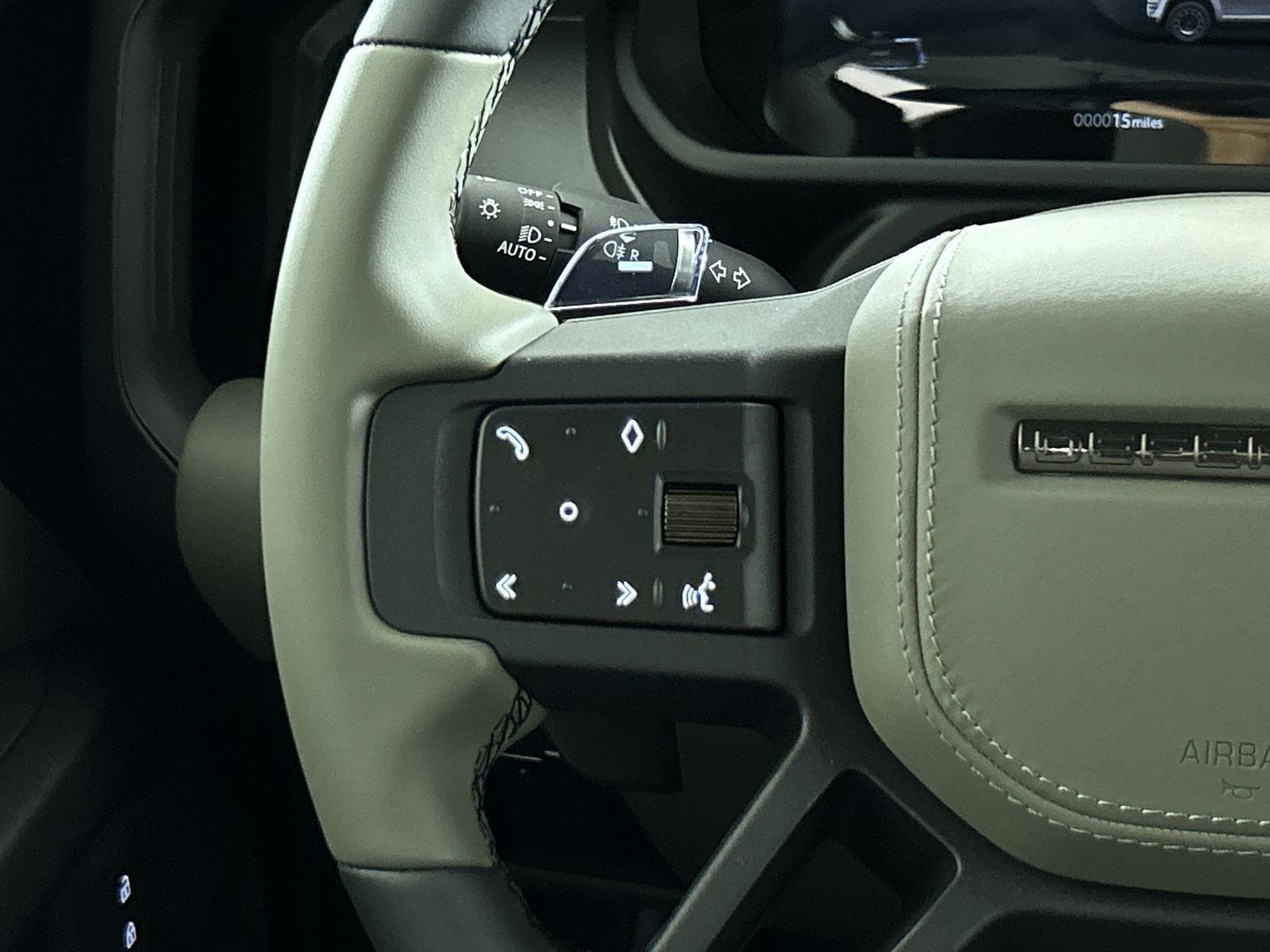 2025 Land Rover Defender 110 photo 11