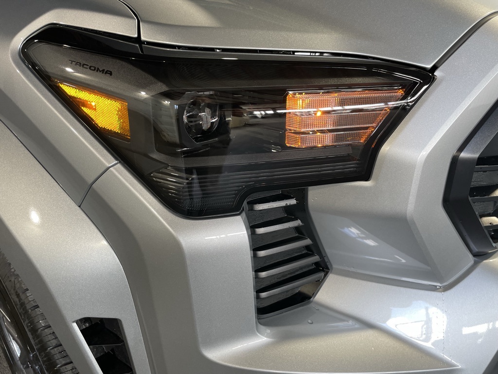 2025 Toyota Tacoma photo 9
