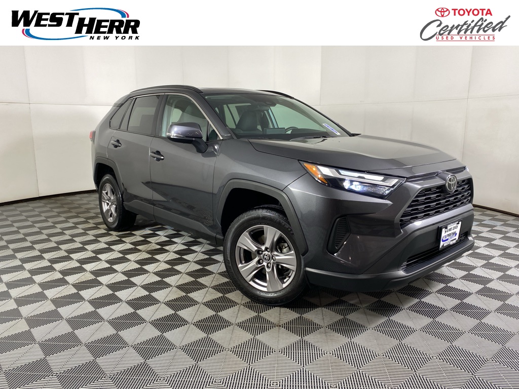 2022 Toyota RAV4 XLE's photo