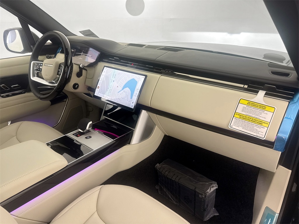 2025 Land Rover Range Rover SE photo 26