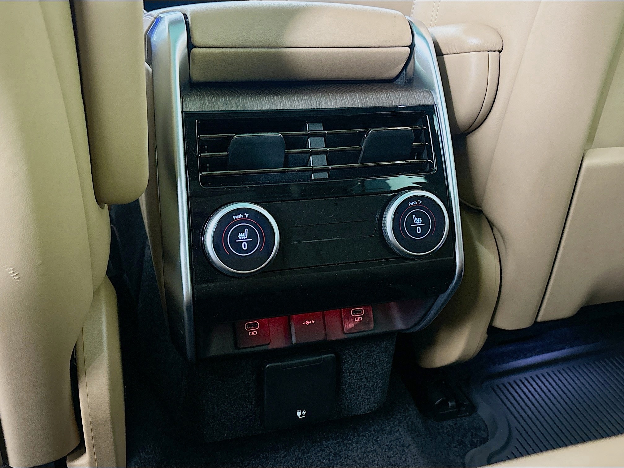 2023 Land Rover Range Rover SE photo 25