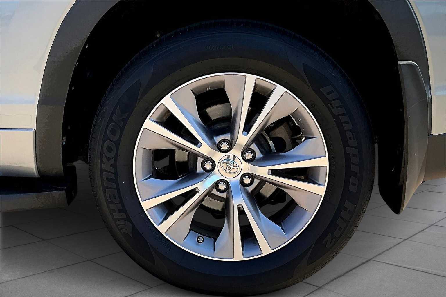 2015 Toyota Highlander XLE photo 9