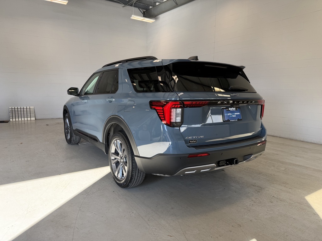 2026 Ford Explorer photo 3