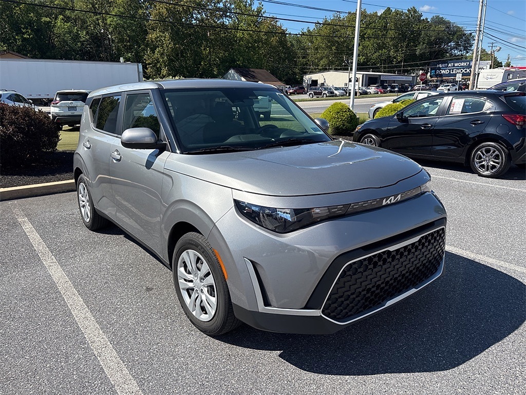 2023 Kia Soul LX photo 3