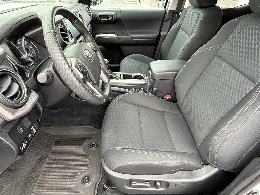 2022 Toyota Tacoma SR5 Trail Edition photo 18