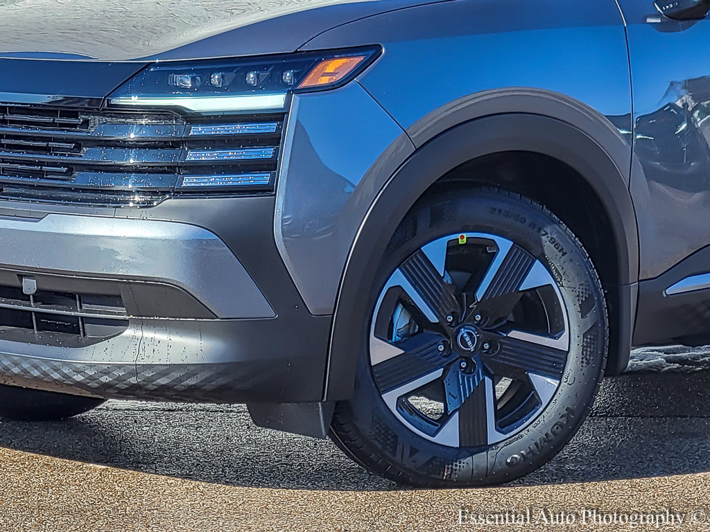 2025 Nissan Kicks SV photo 3