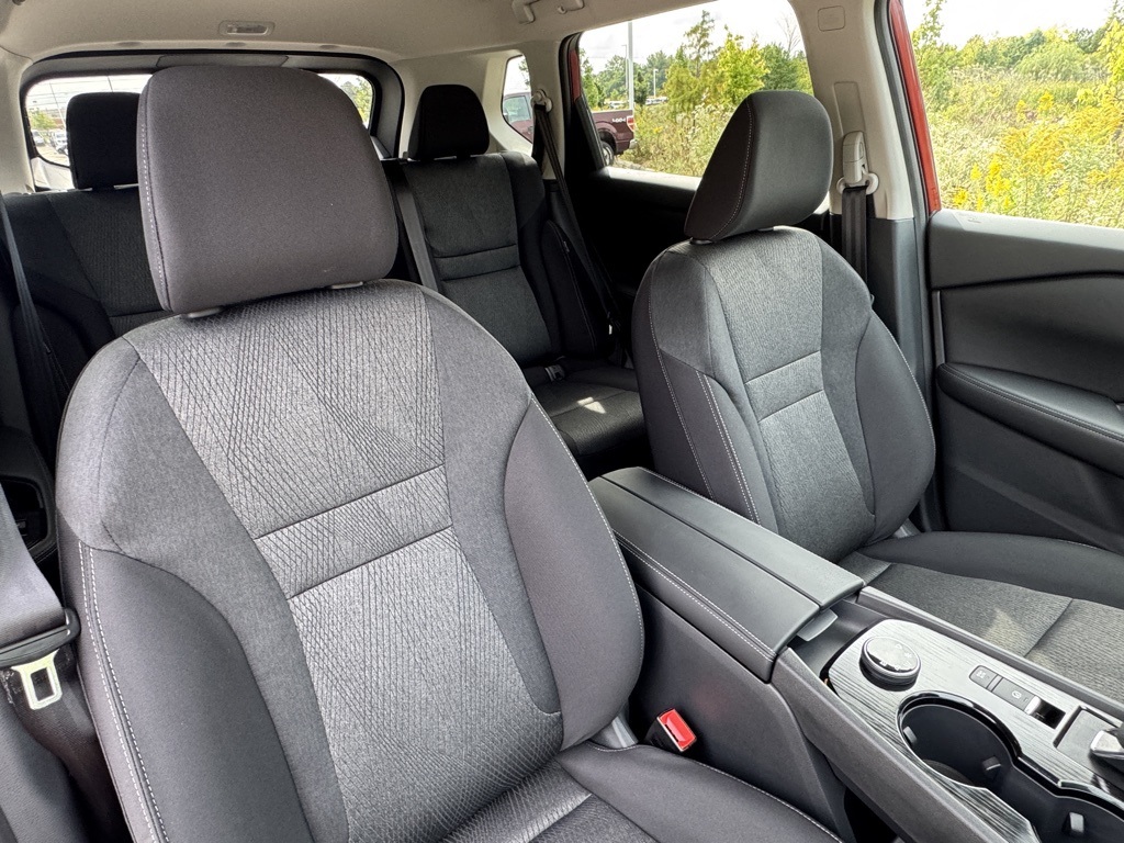 2026 Nissan Rogue SV photo 28