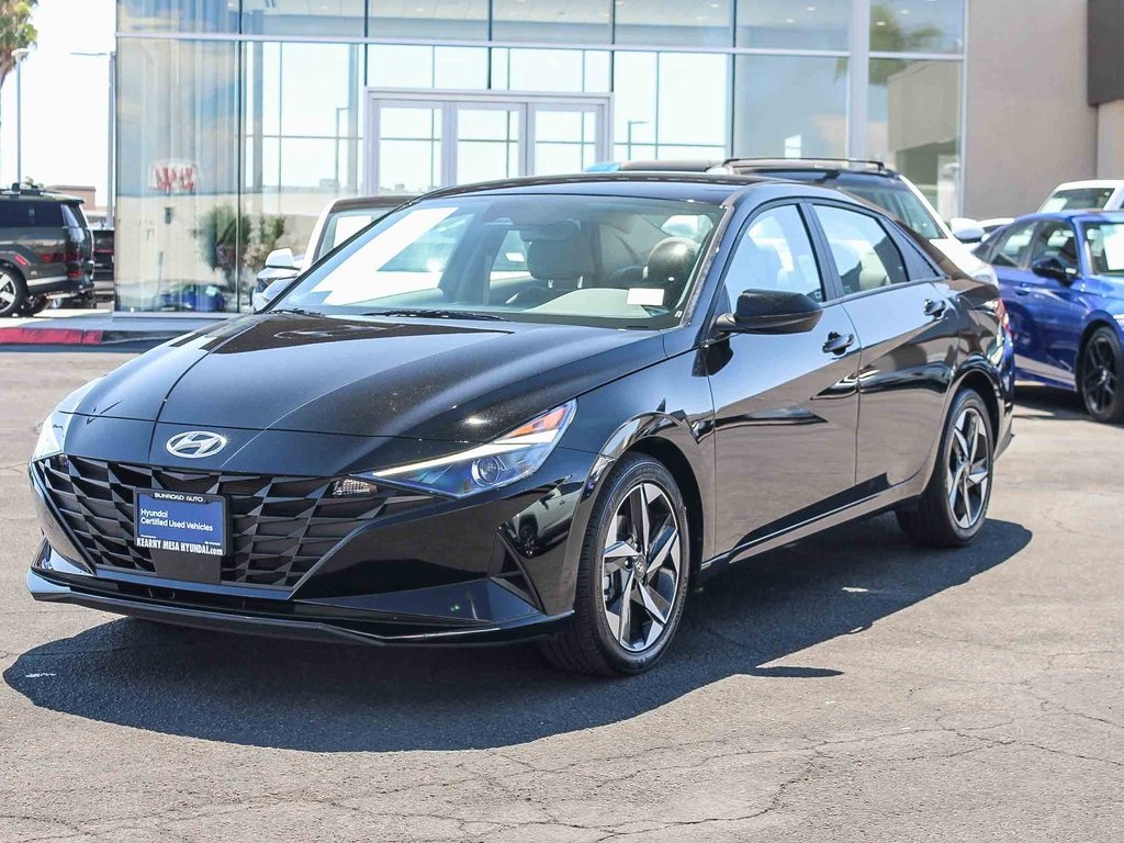2023 Hyundai Elantra SEL photo 3