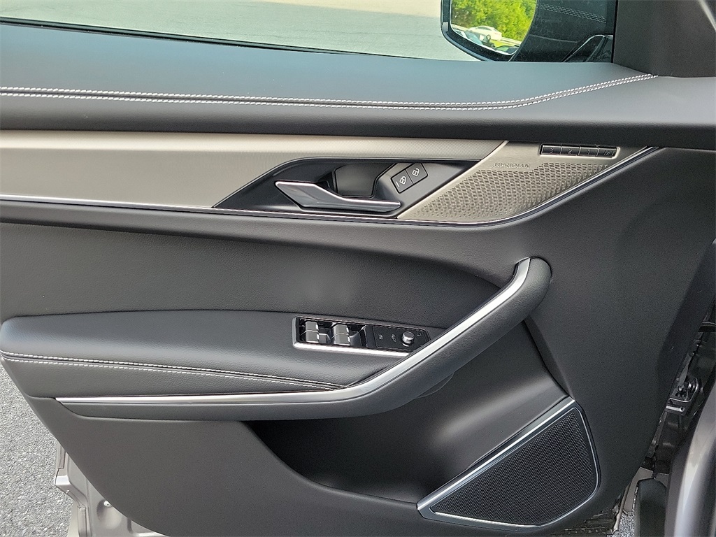2025 Jaguar F-PACE P250 photo 6