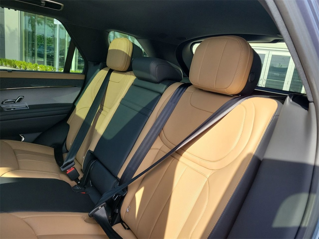 2025 Land Rover Range Rover Sport SE photo 13