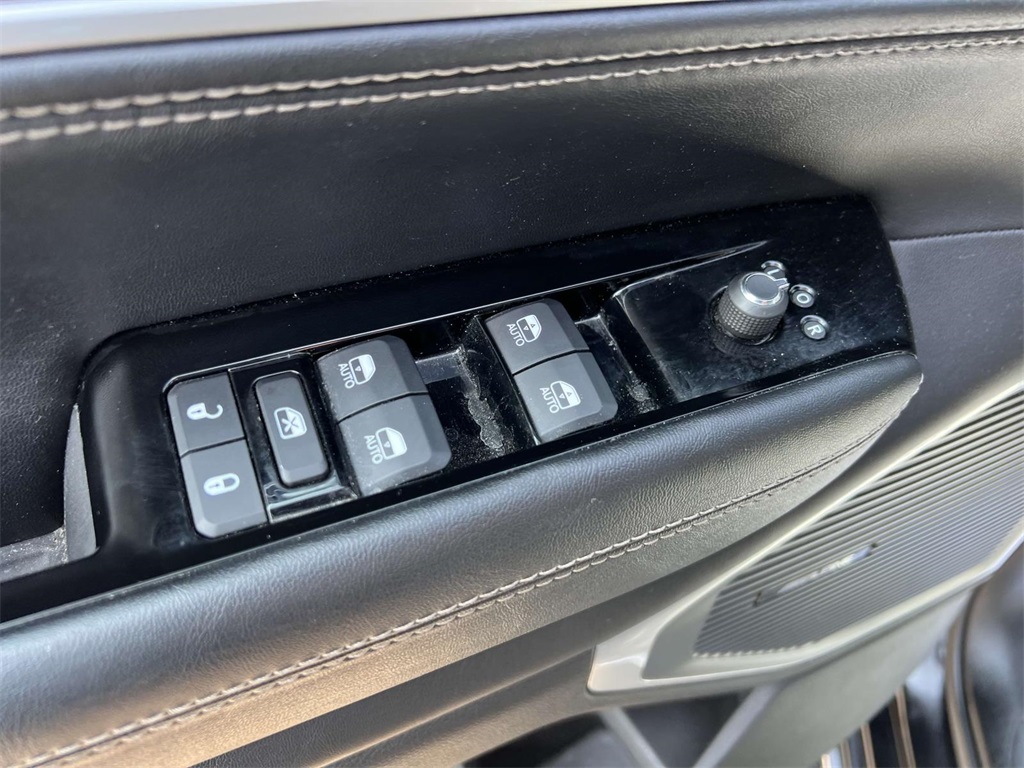 2024 Jeep Wagoneer L Series II photo 14