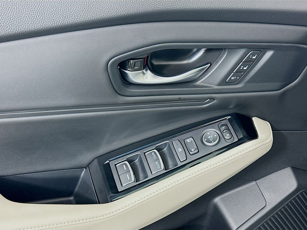 2025 Honda Accord Hybrid Touring photo 14