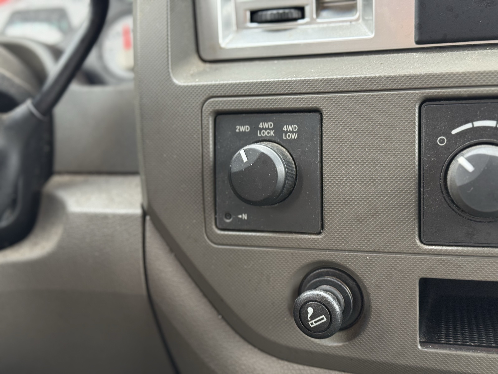 2008 Dodge Ram SLT photo 11