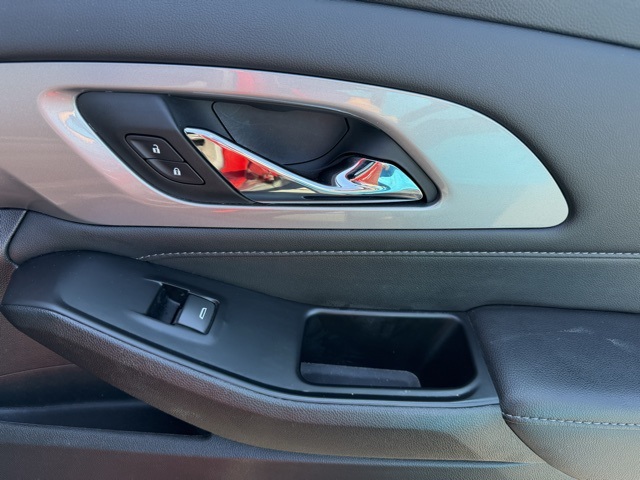 2023 Chevrolet Traverse Cloth photo 16
