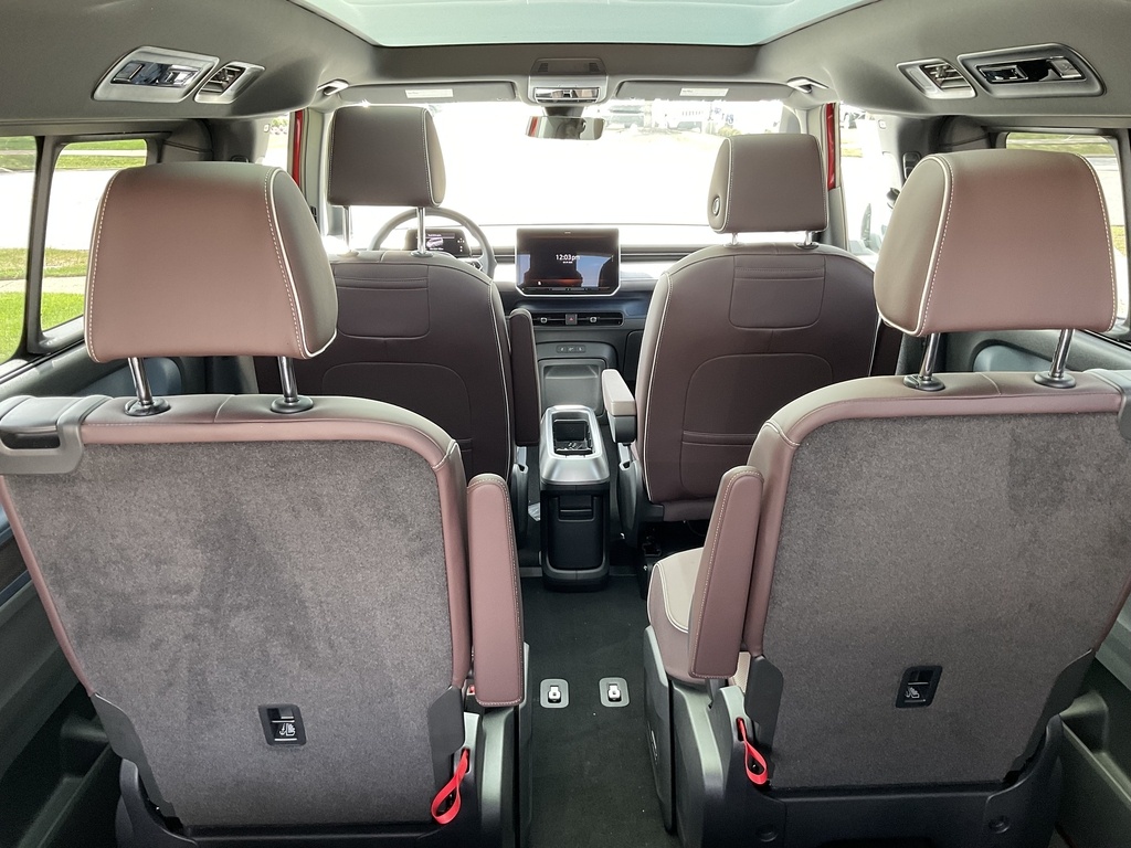 2025 Volkswagen ID. Buzz Pro Plus photo 5