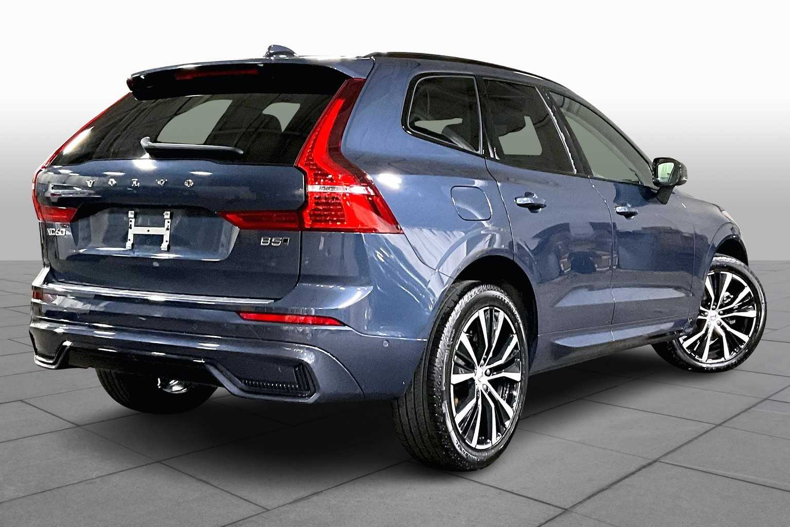 2024 Volvo XC60 Plus photo 12