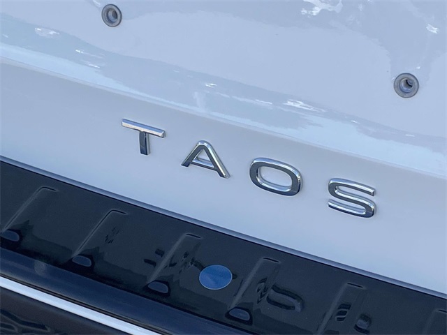 2025 Volkswagen Taos SE photo 13