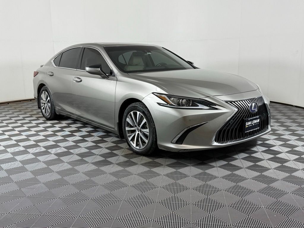 2021 Lexus ES Hybrid 300h's photo