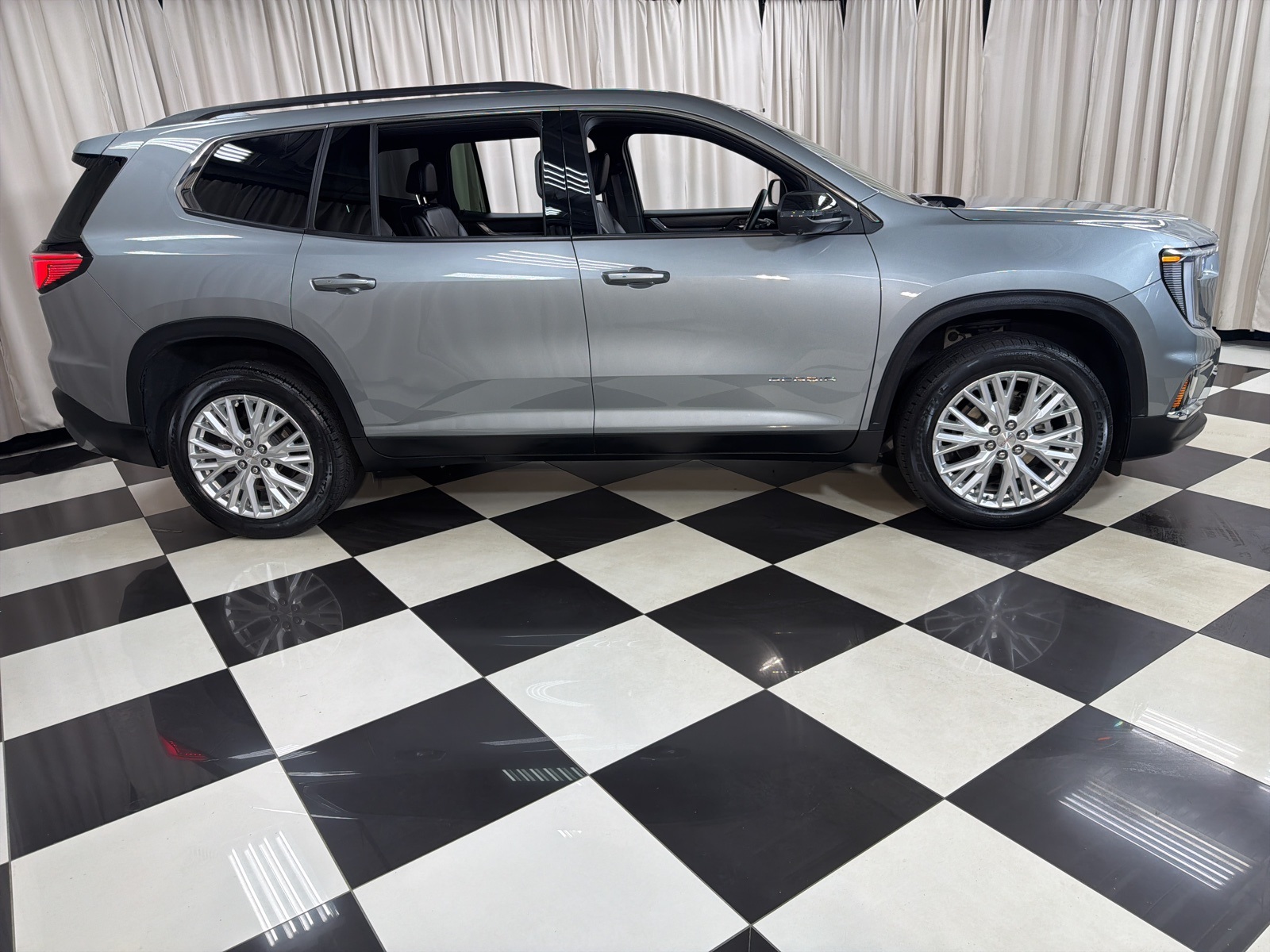 2024 Gmc Acadia Elevation photo 2