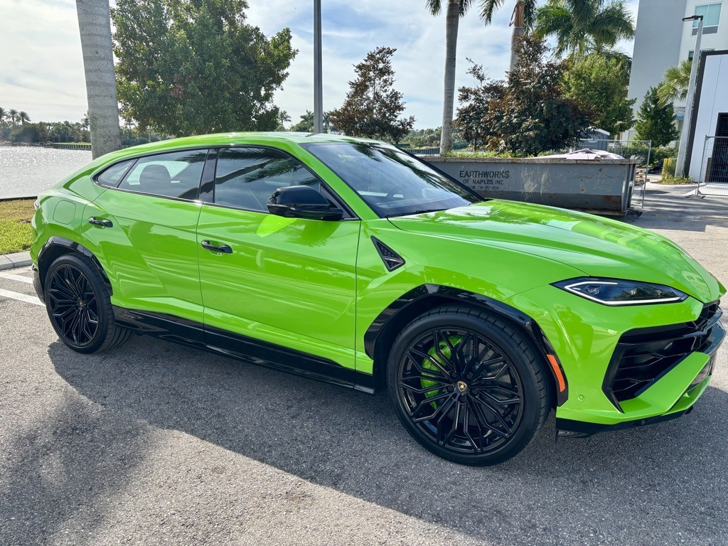 2025 Lamborghini Urus SE photo 3