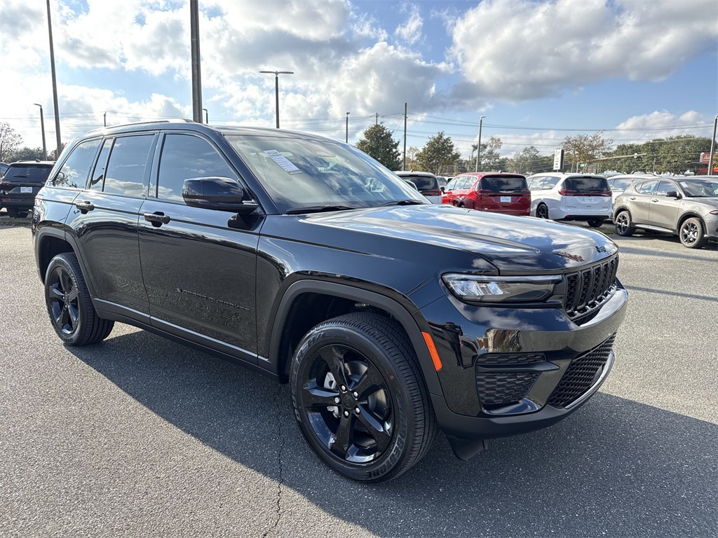 2025 Jeep Grand Cherokee Altitude's photo