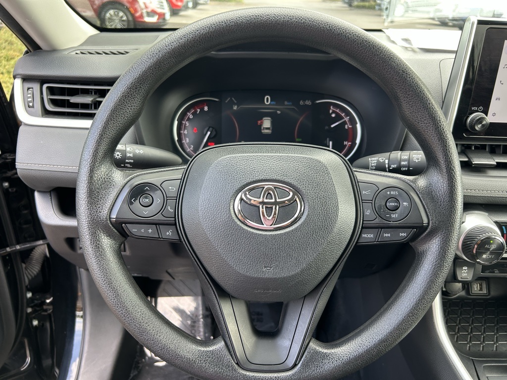 2024 Toyota RAV4 XLE photo 9