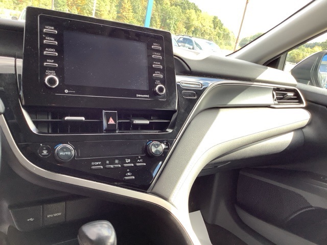 2022 Toyota Camry SE photo 13