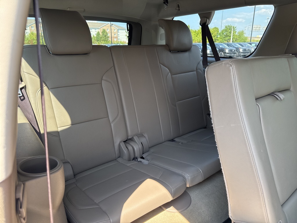 2017 Chevrolet Suburban LT photo 13
