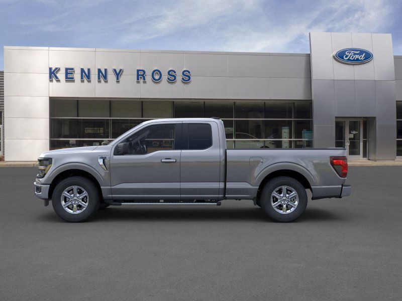 2025 Ford F-150 XLT photo 2