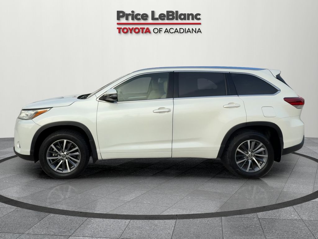 2017 Toyota Highlander XLE photo 3