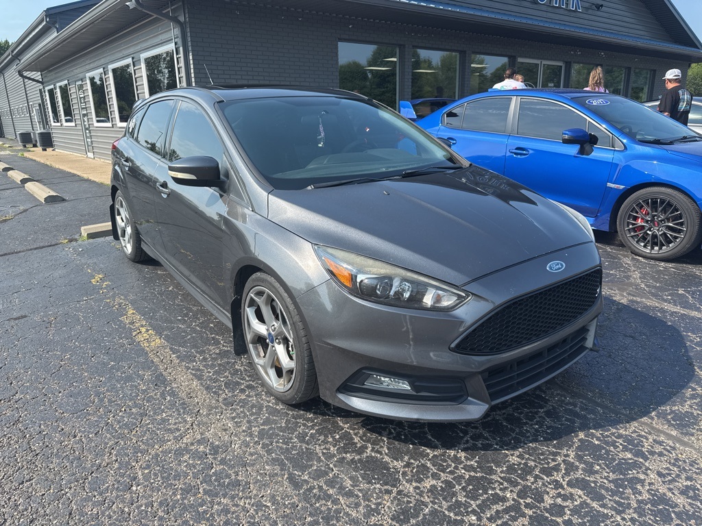 Used 2015 Ford Focus ST with VIN 1FADP3L97FL363157 for sale in Brazil, IN