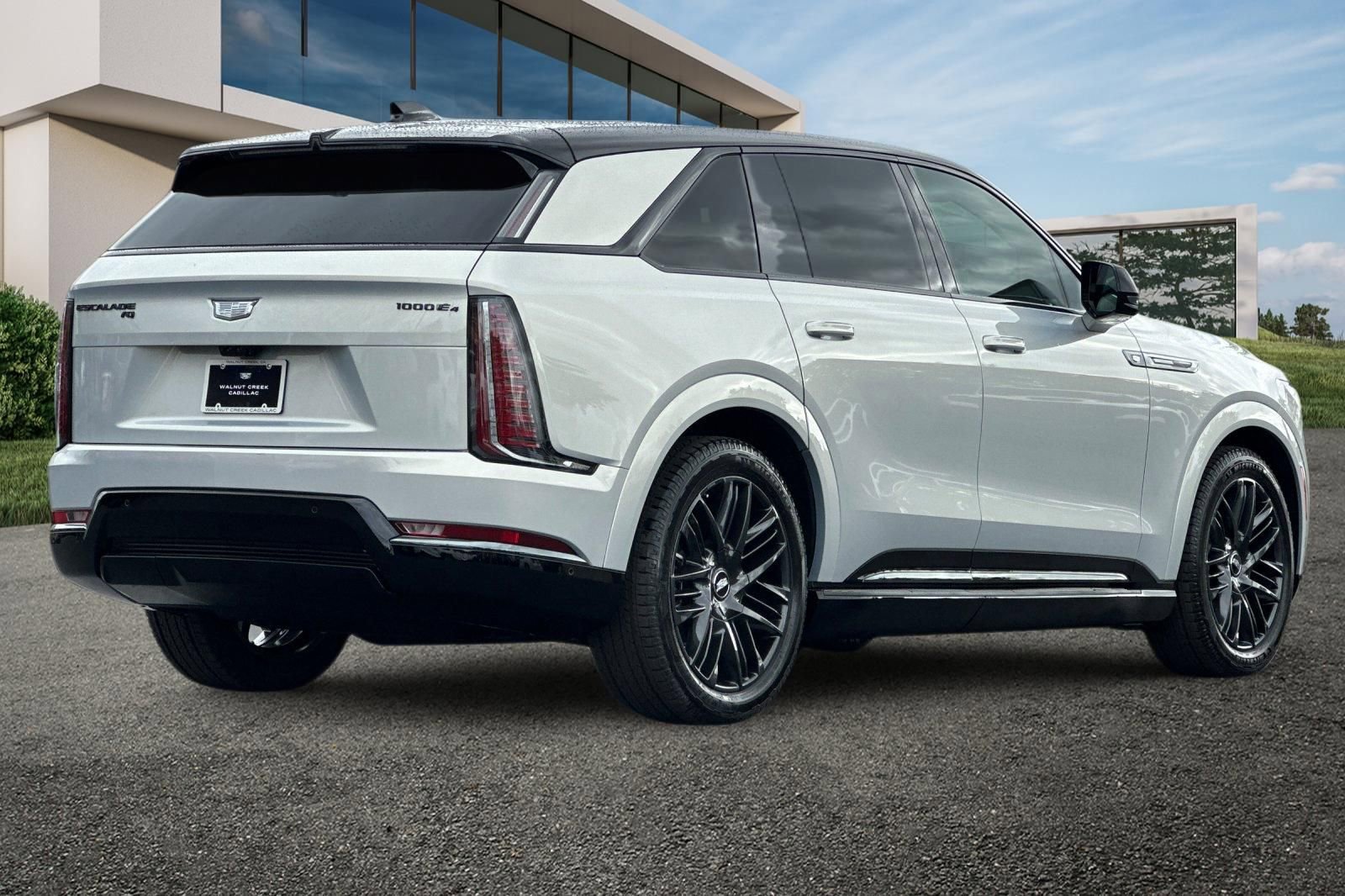 2025 Cadillac Escalade IQ Sport photo 2