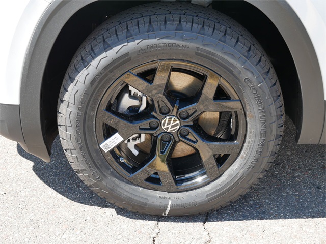 2025 Volkswagen Atlas Peak Edition SE photo 3