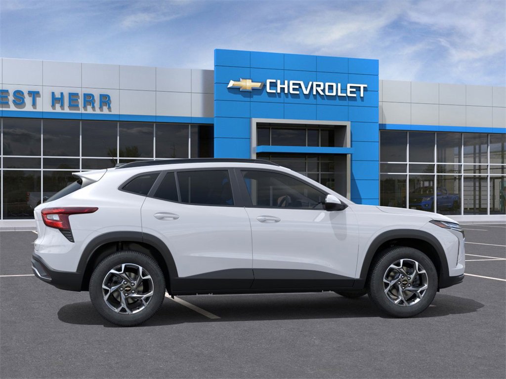 2025 Chevrolet Trax LT photo 4