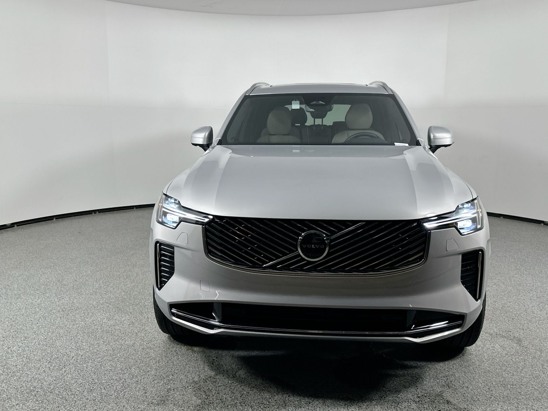 2025 Volvo XC90 T8 AWD Plus photo 2