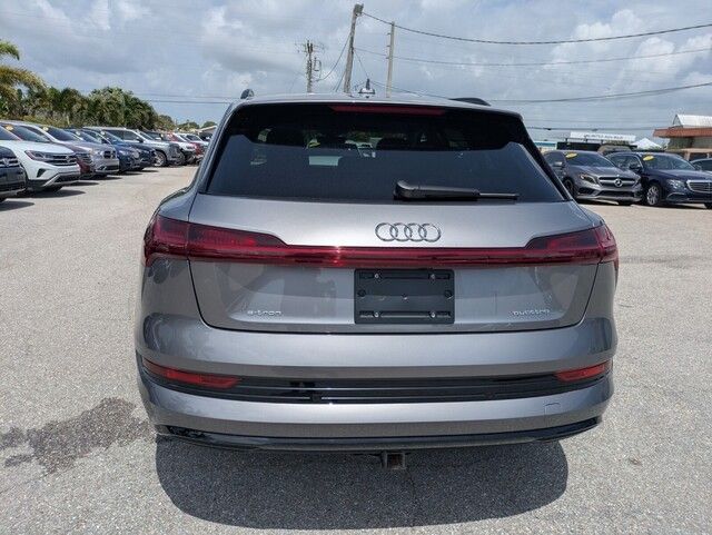 2022 Audi e-tron Premium Plus photo 5