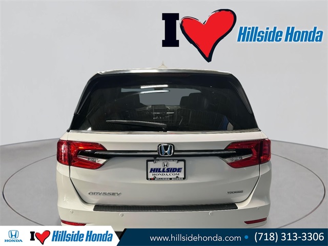 2023 Honda Odyssey Touring photo 3