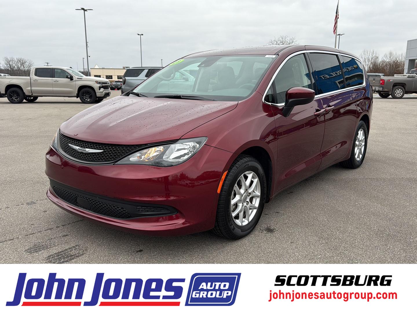 Pre-Owned 2023 Chrysler Voyager LX's photo