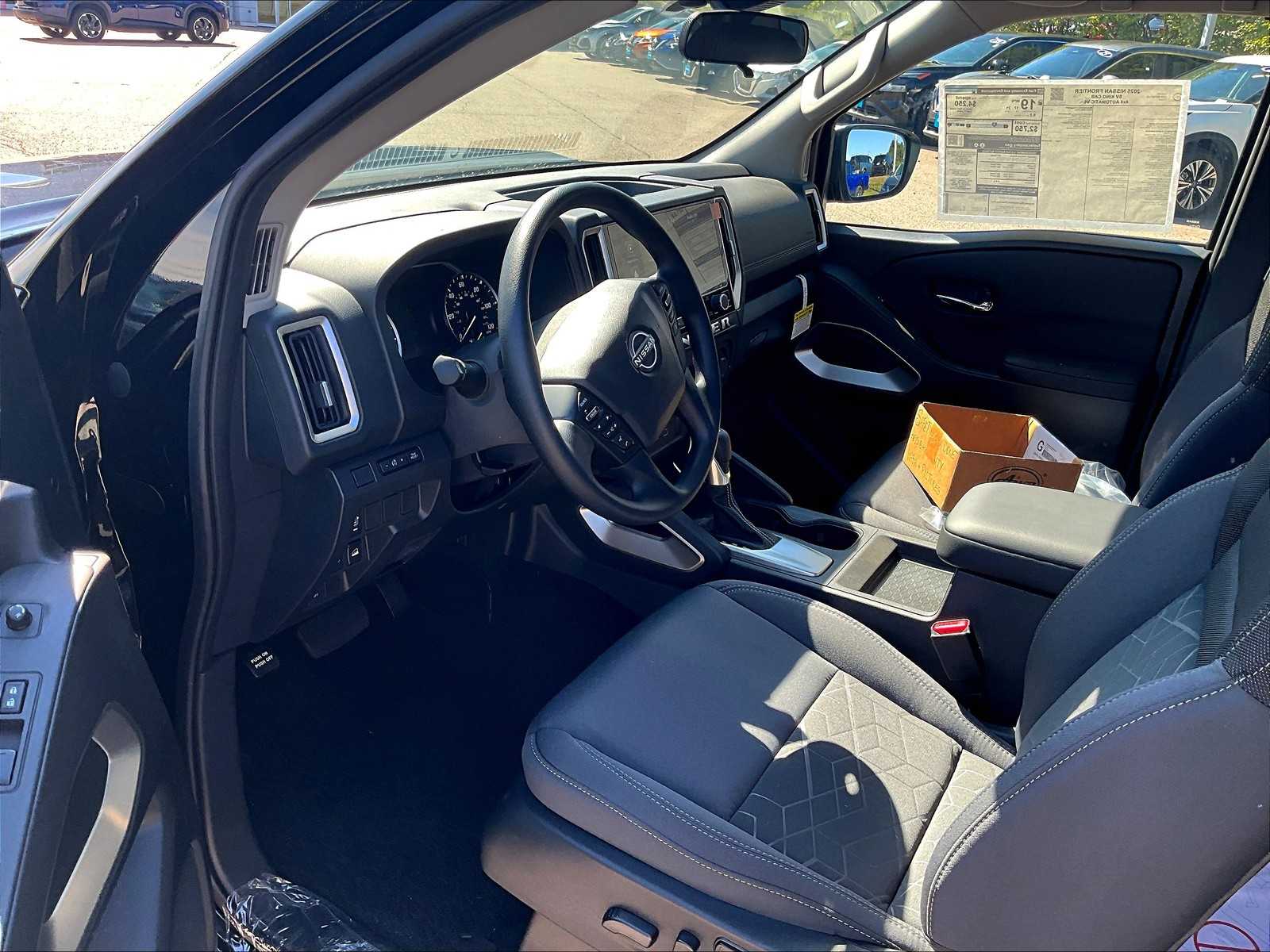 2025 Nissan Frontier SV photo 7
