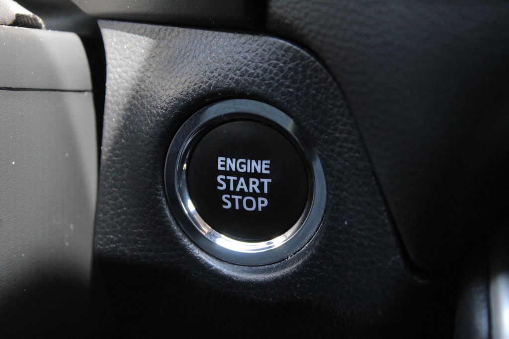 2023 Toyota RAV4 XLE photo 18