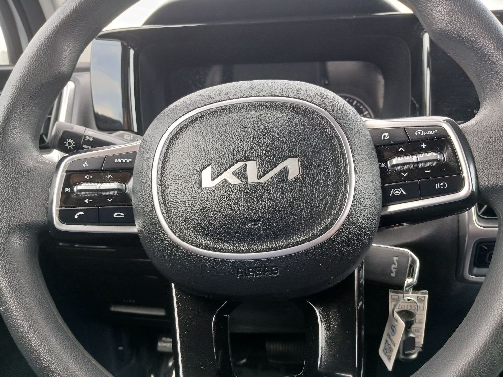 2023 Kia Sorento LX photo 14