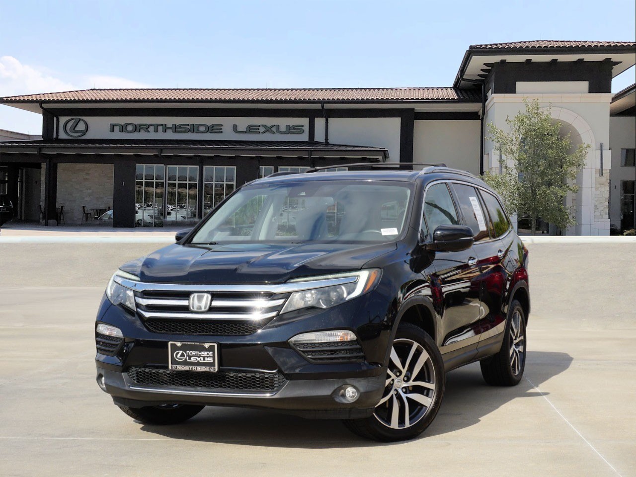 2017 Honda Pilot Touring's photo